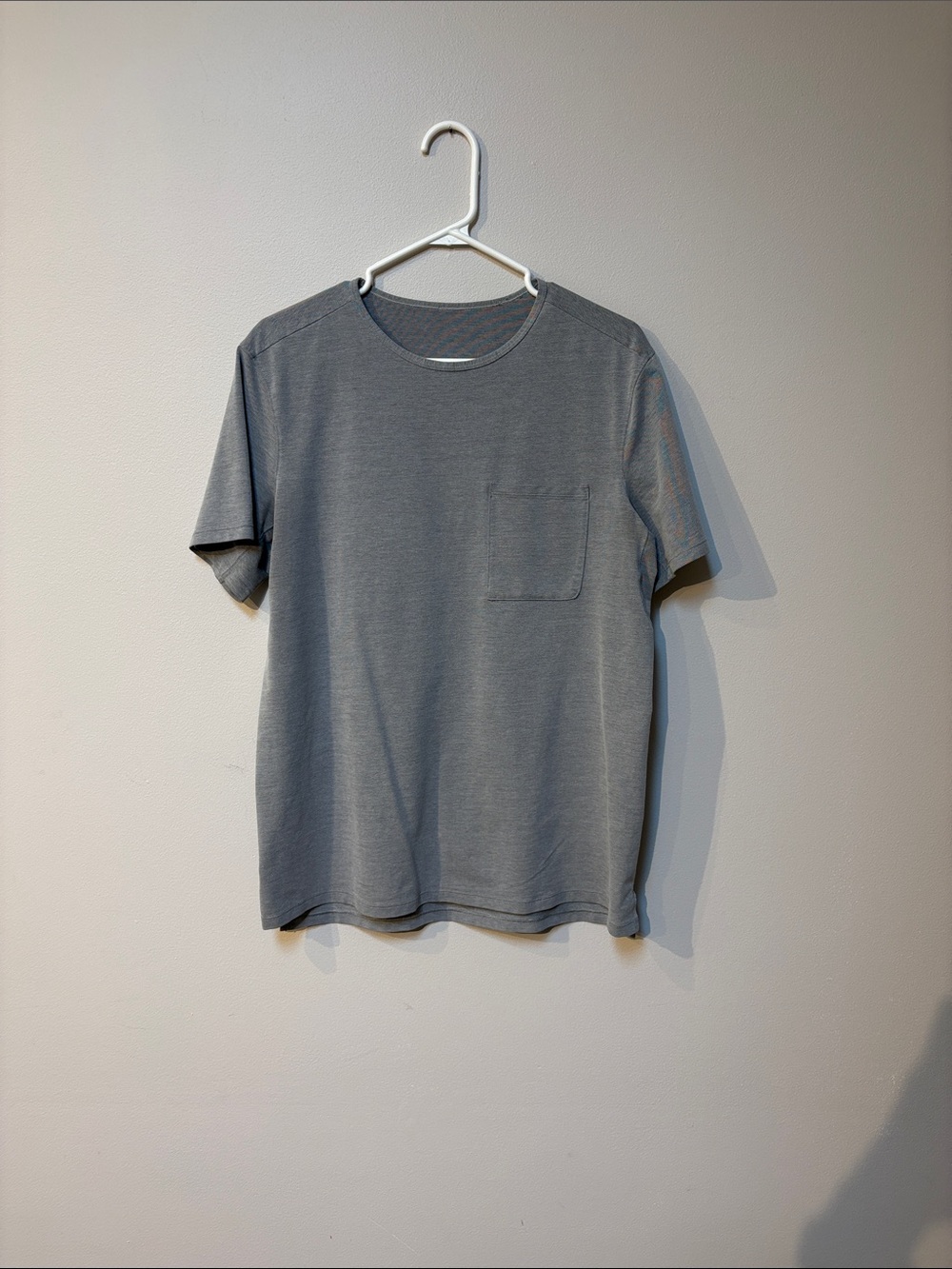 lululemon athletica Men's Short Sleeve Pocket Tee - Gray